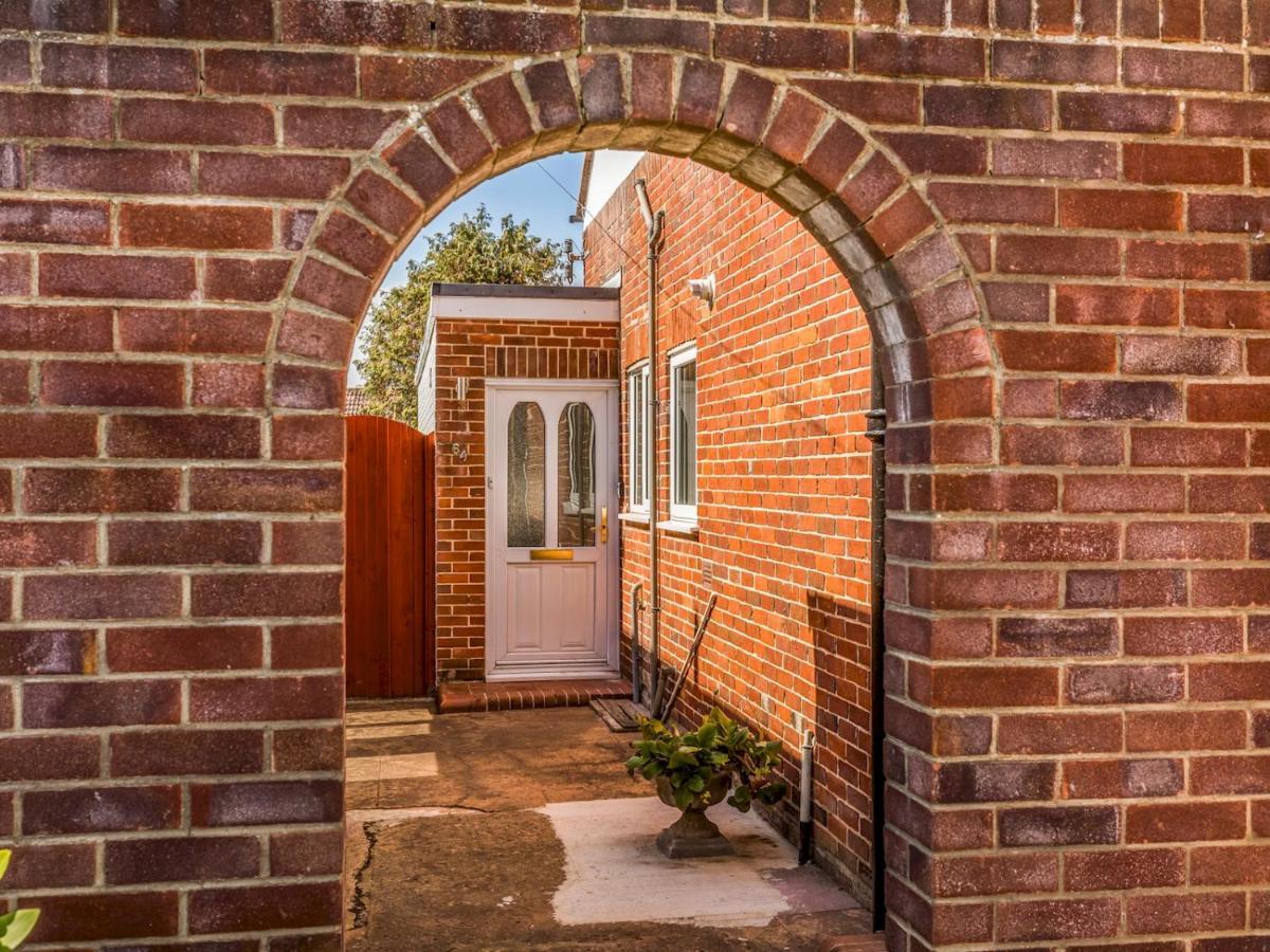 Pass The Keys Lovely Ground Floor Flat With Large Garden Chichester Exterior photo